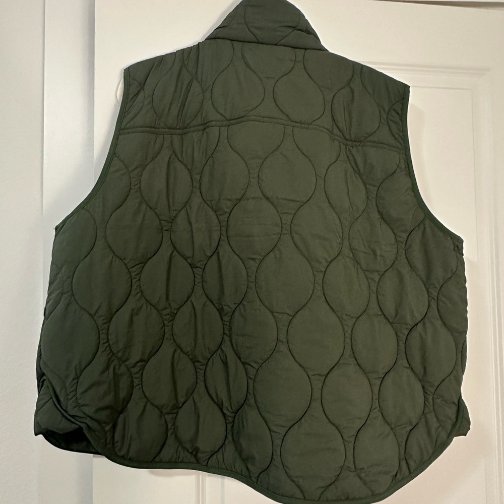 Lou & Grey Army Green Quilted Puffer Vest Size XXL NWT - Picture 6 of 6